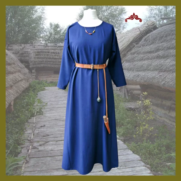 Langes Kleid, runder Ausschnitt